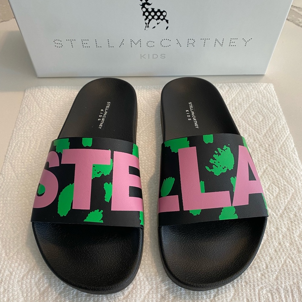 NWT Girls Stella McCartney Logo Camo Spot Slider Size 34